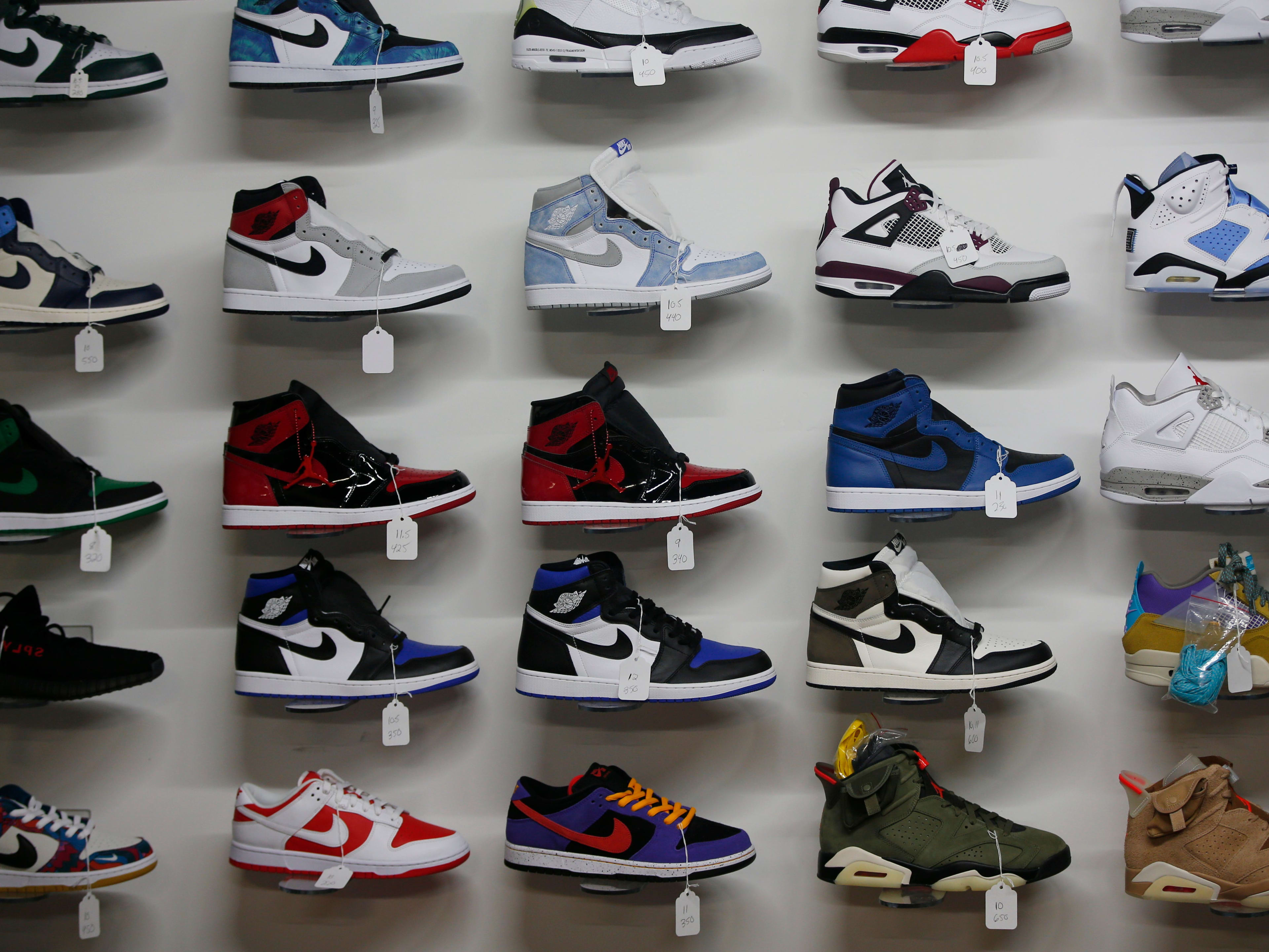 where do they sell jordan 1