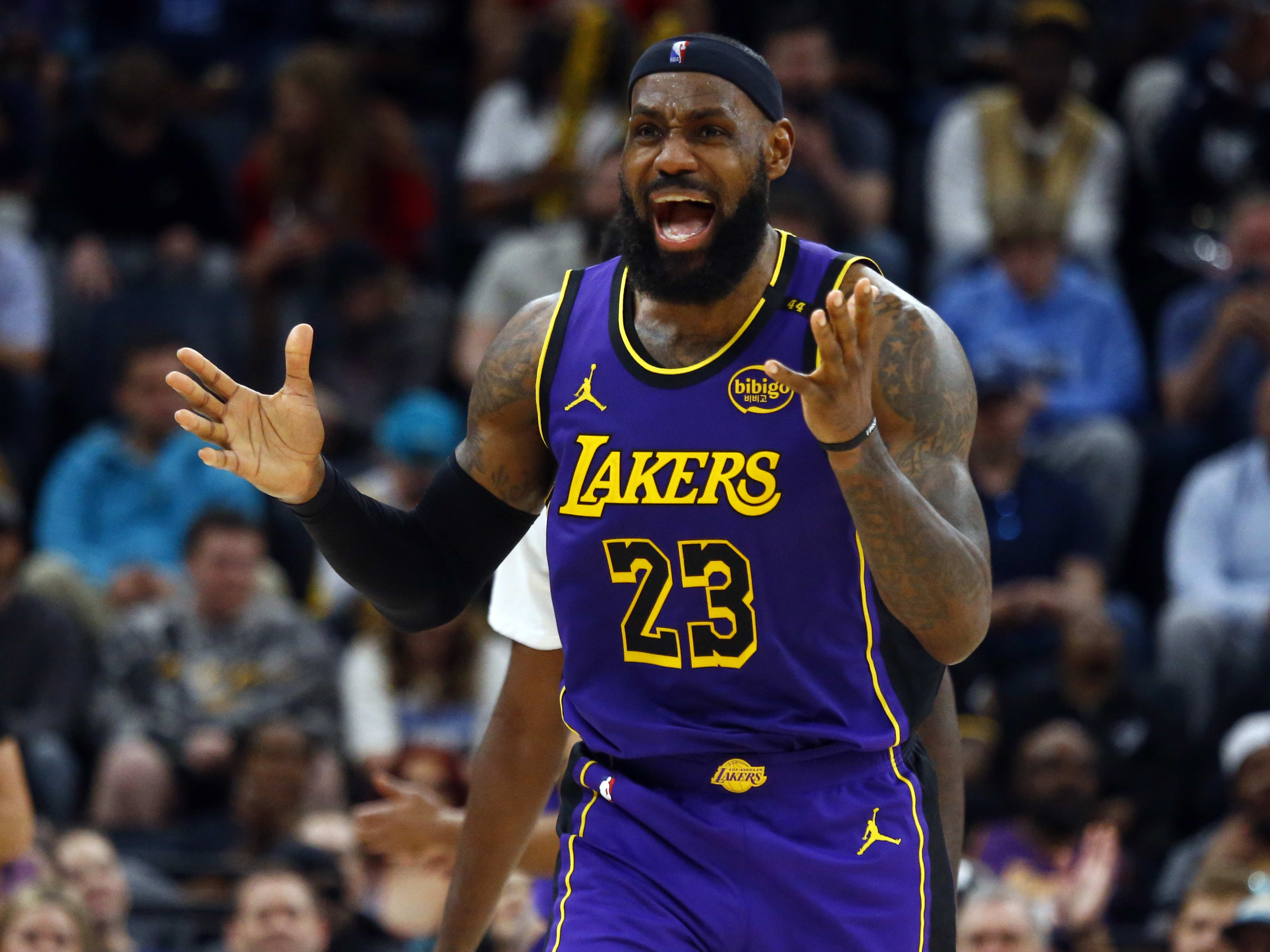 lebron shoes womens foot locker