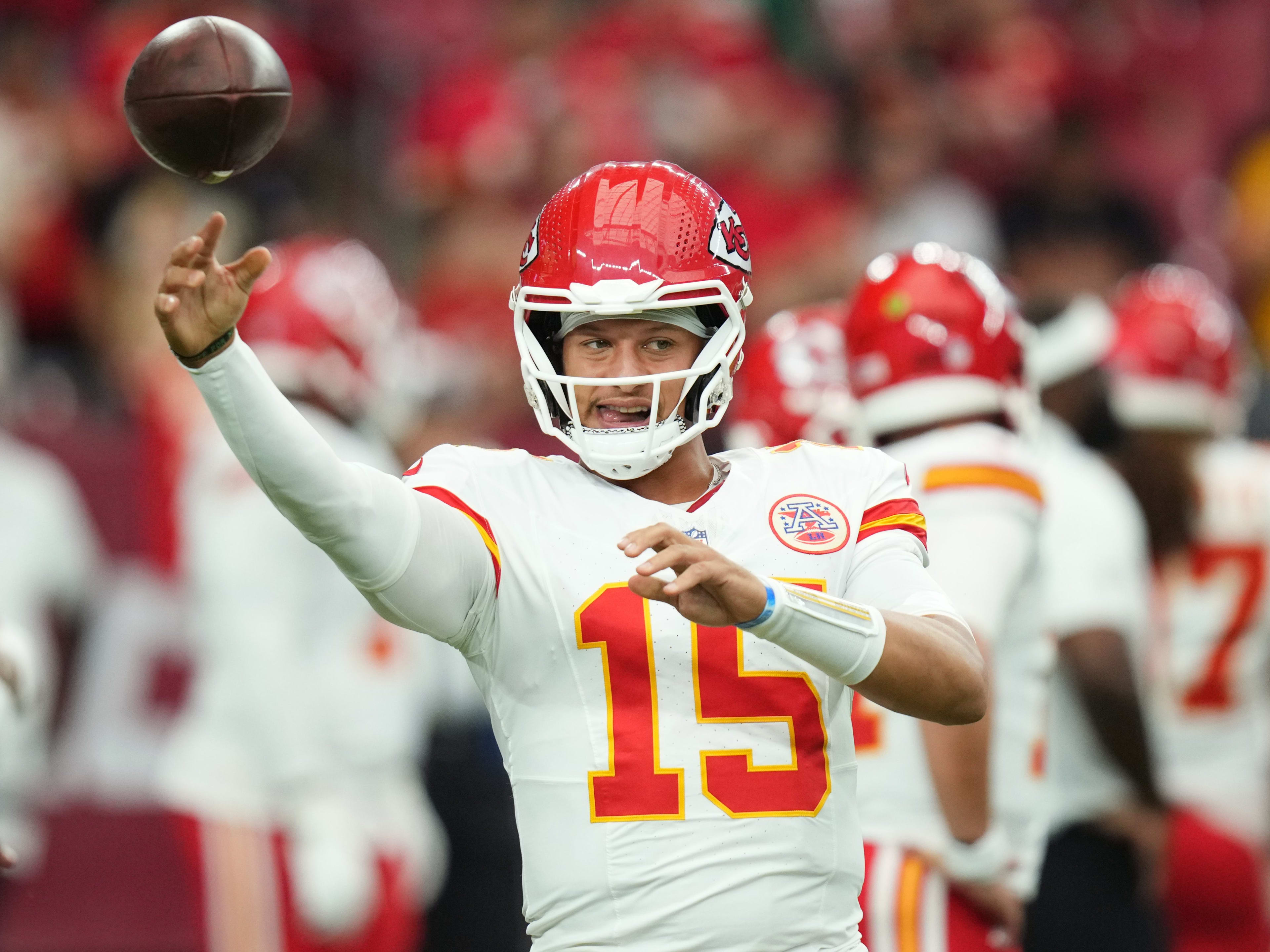 Patrick Mahomes Goes 'One And Done' in Chiefs' 20-17 Loss in Preseason  Opener vs. Cardinals - Athlon Sports