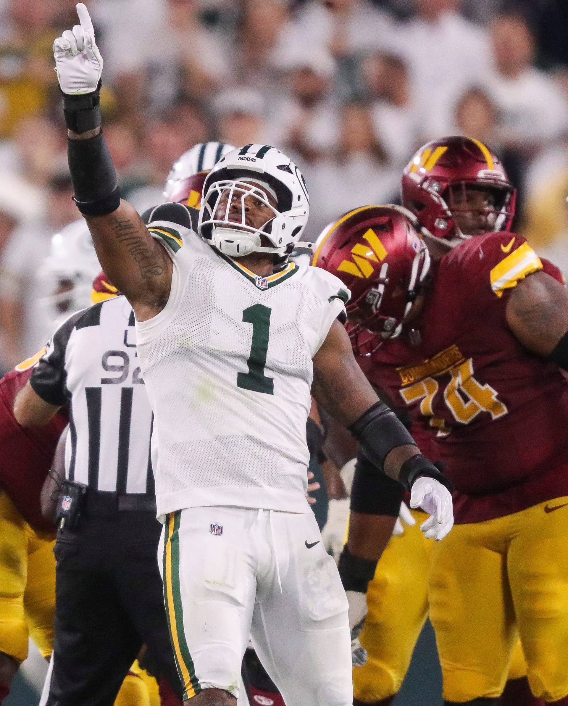 Packers Fans Send Jerry Jones Clear Message During Micah Parsons On-Field Interview - Athlon Sports