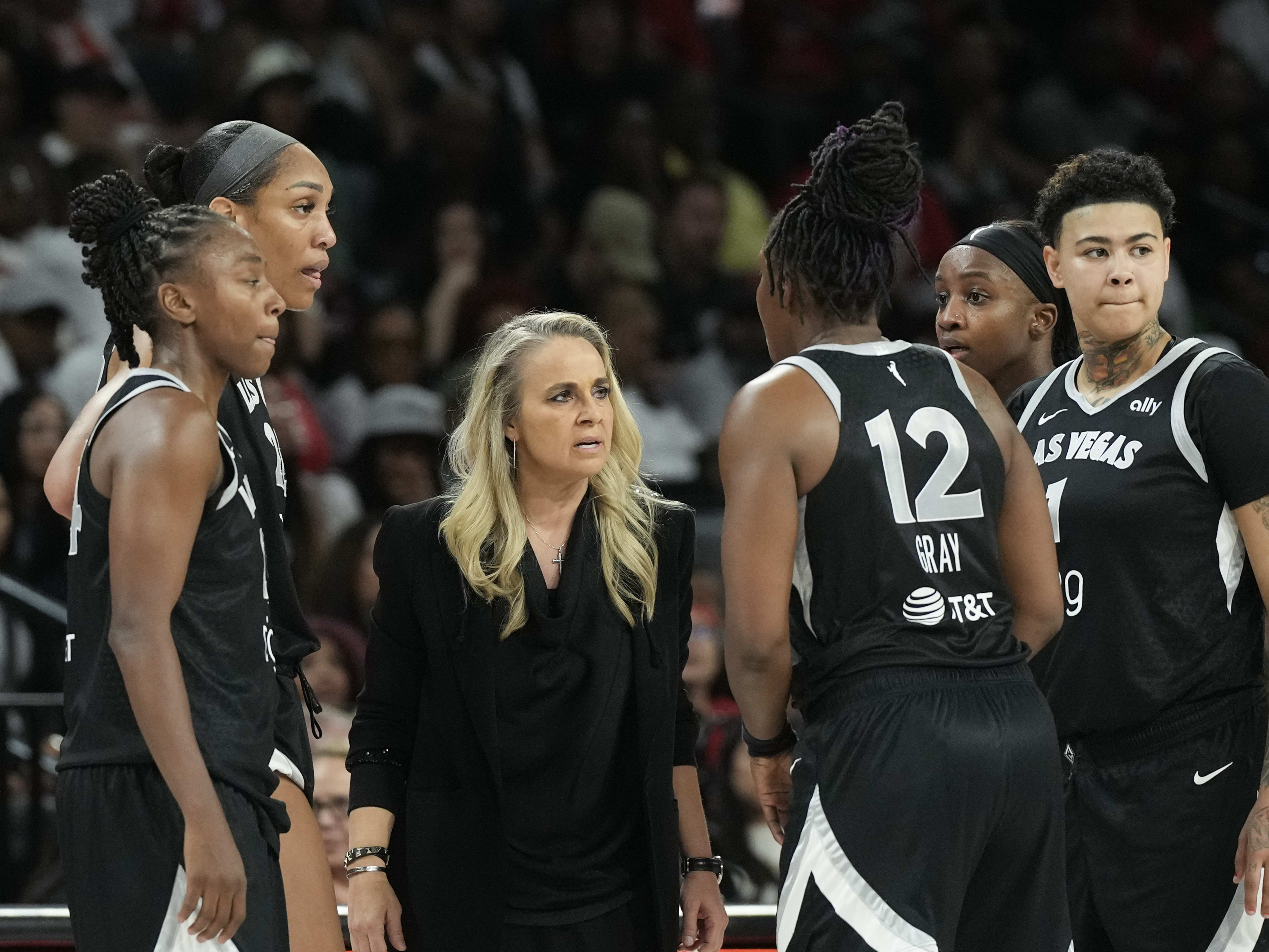 Las Vegas Aces Coach Becky Hammon Sends Strong Message on Indiana Fever  Before WNBA Semifinals - Athlon Sports