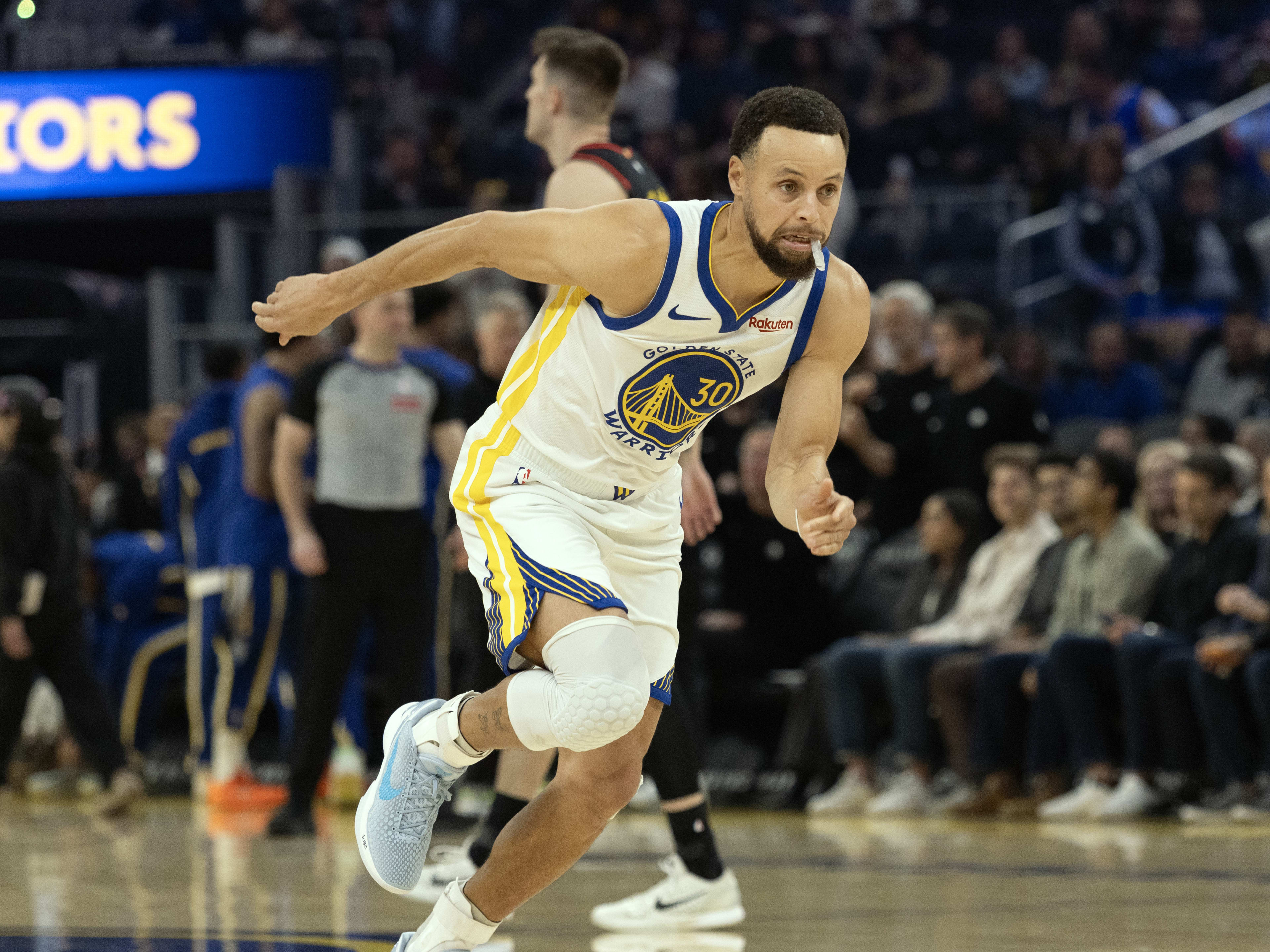 steph curry wearing jordans