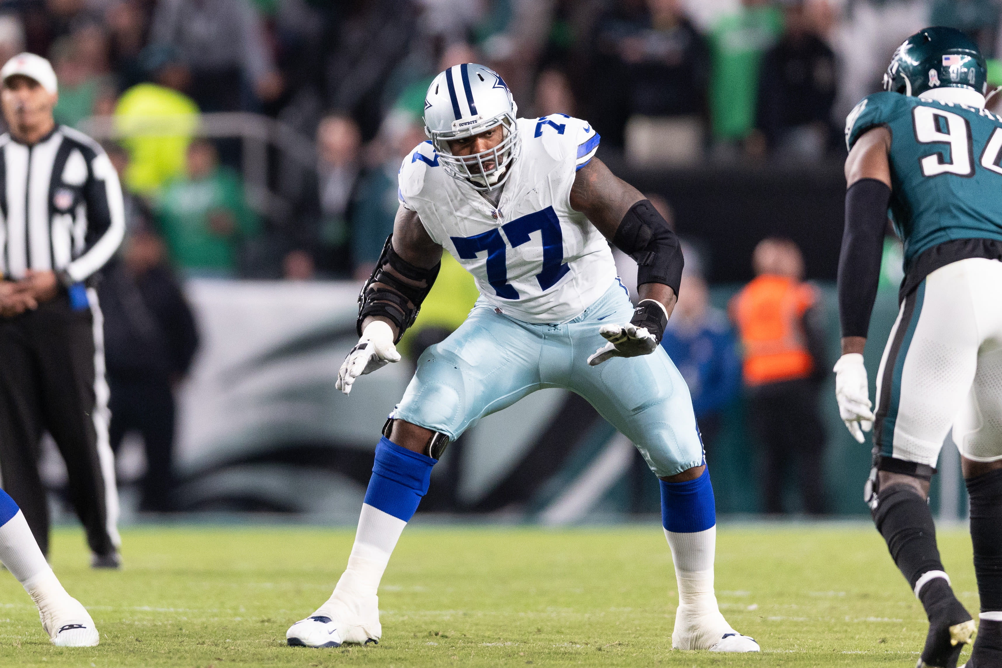 Dallas Cowboys offensive tackle Tyron Smith (77).