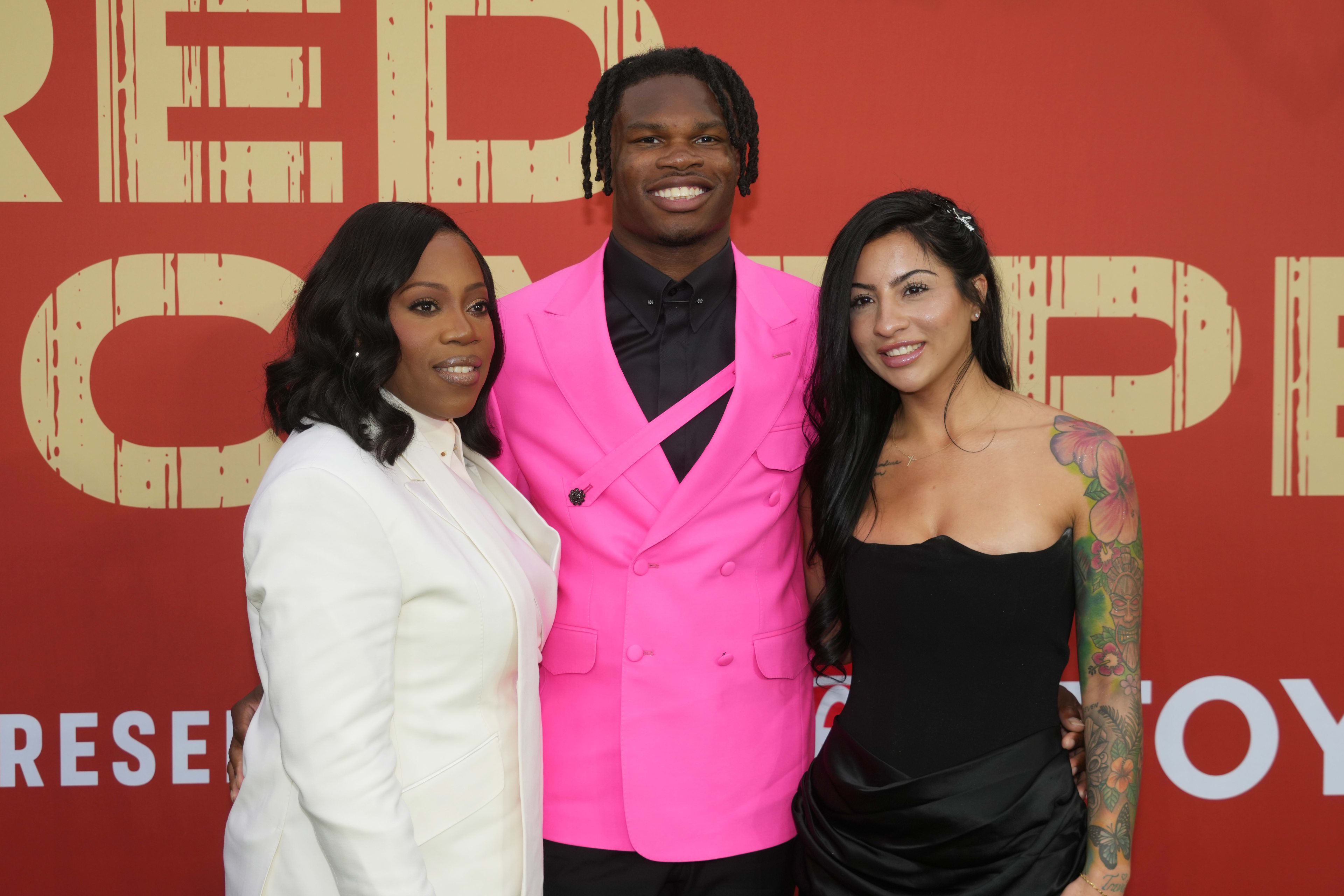 Travis Hunter's Wife Sends Clear Message After Major Personal News - Athlon  Sports
