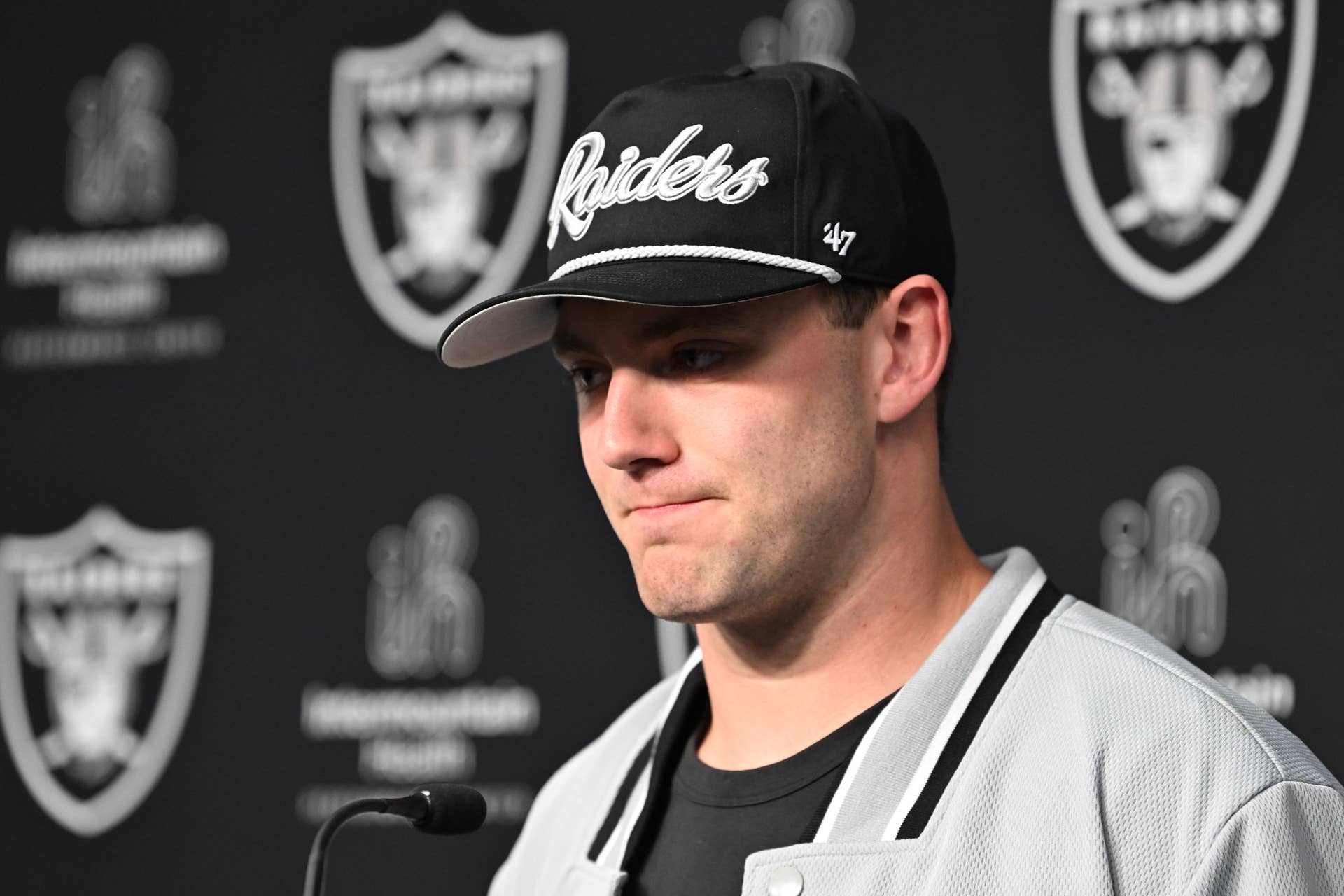 Las Vegas Raiders TE Brock Bowers (89).