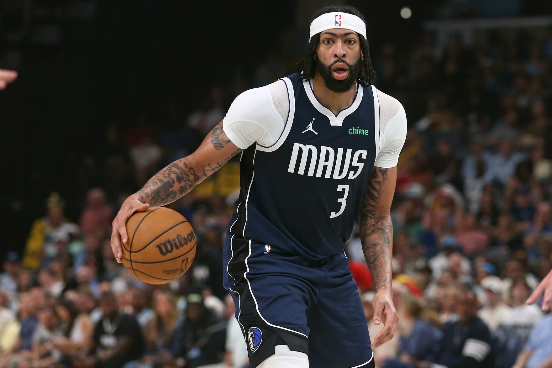 Dallas Mavericks forward Anthony Davis (3)