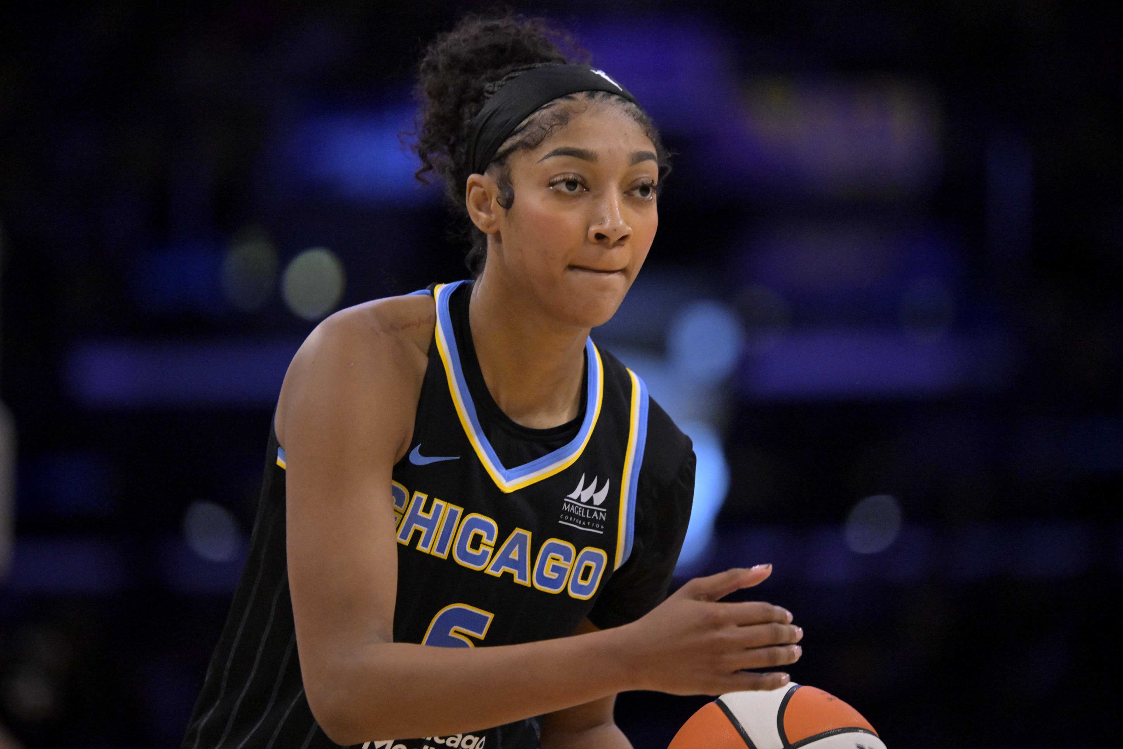 WNBA Legend Lisa Leslie Sends Message to Chicago Sky Star Angel