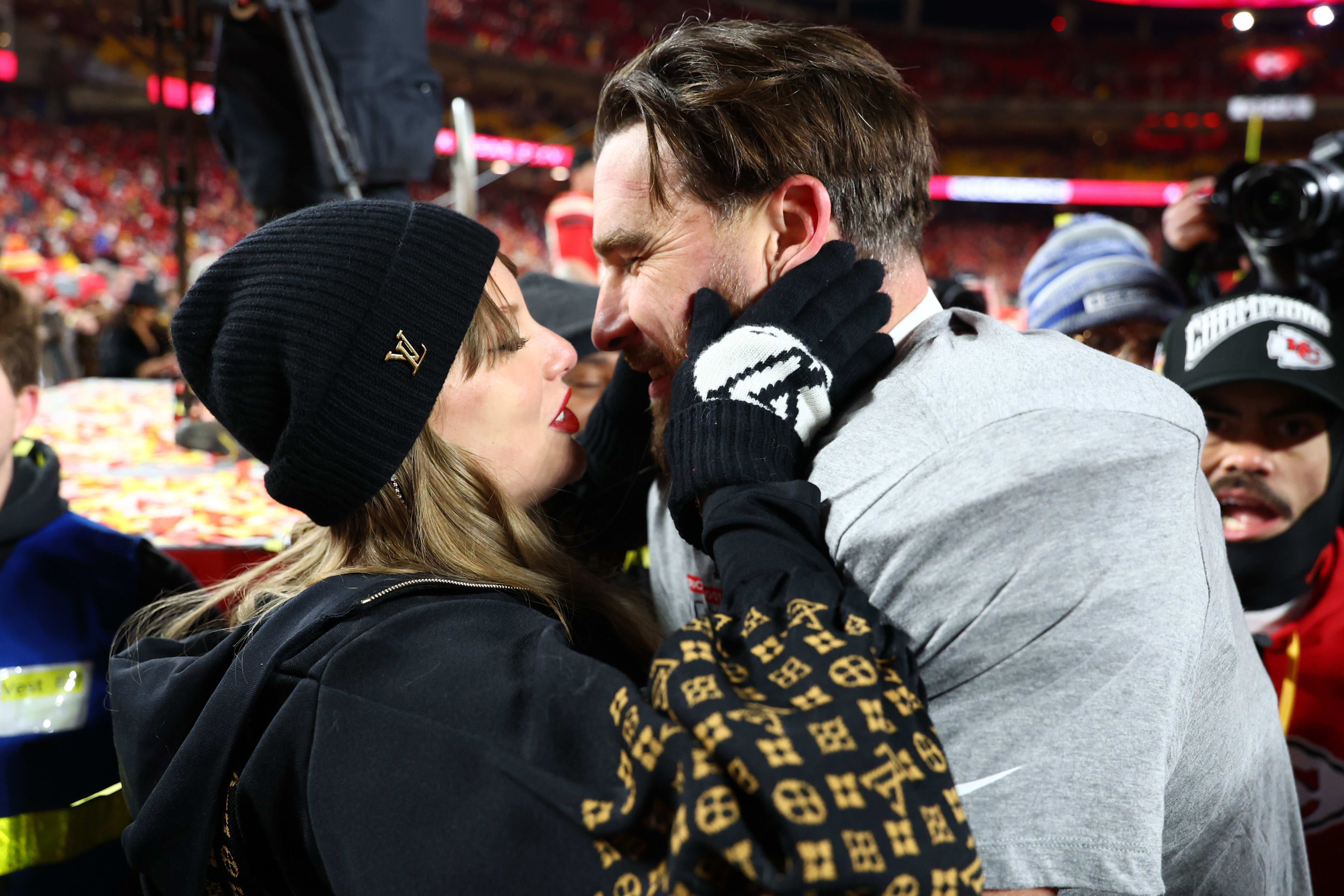 Kansas City Chiefs tight end Travis Kelce and Taylor Swift