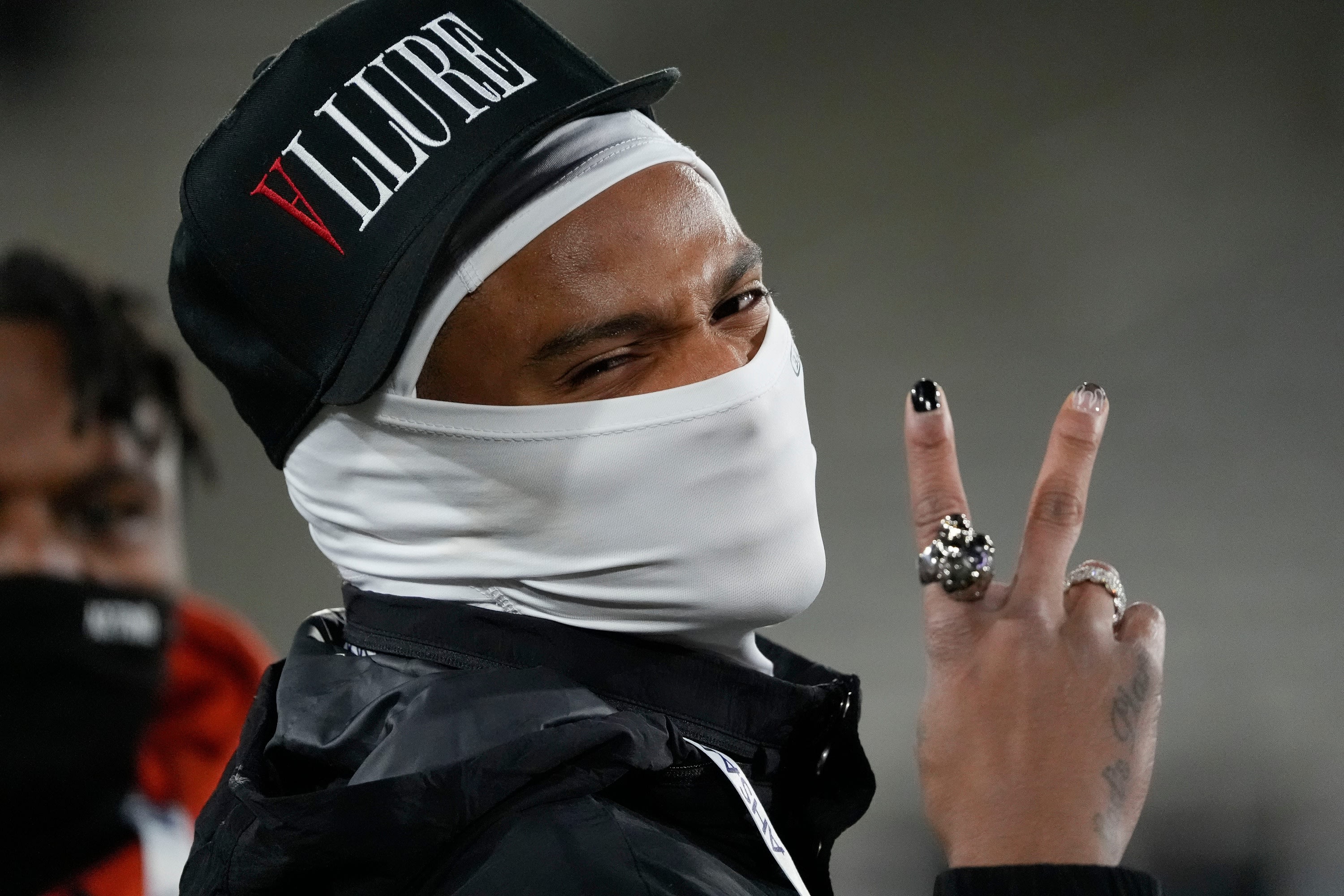 Alabama Crimson Tide receiver Ryan Williams flashes a victory sign