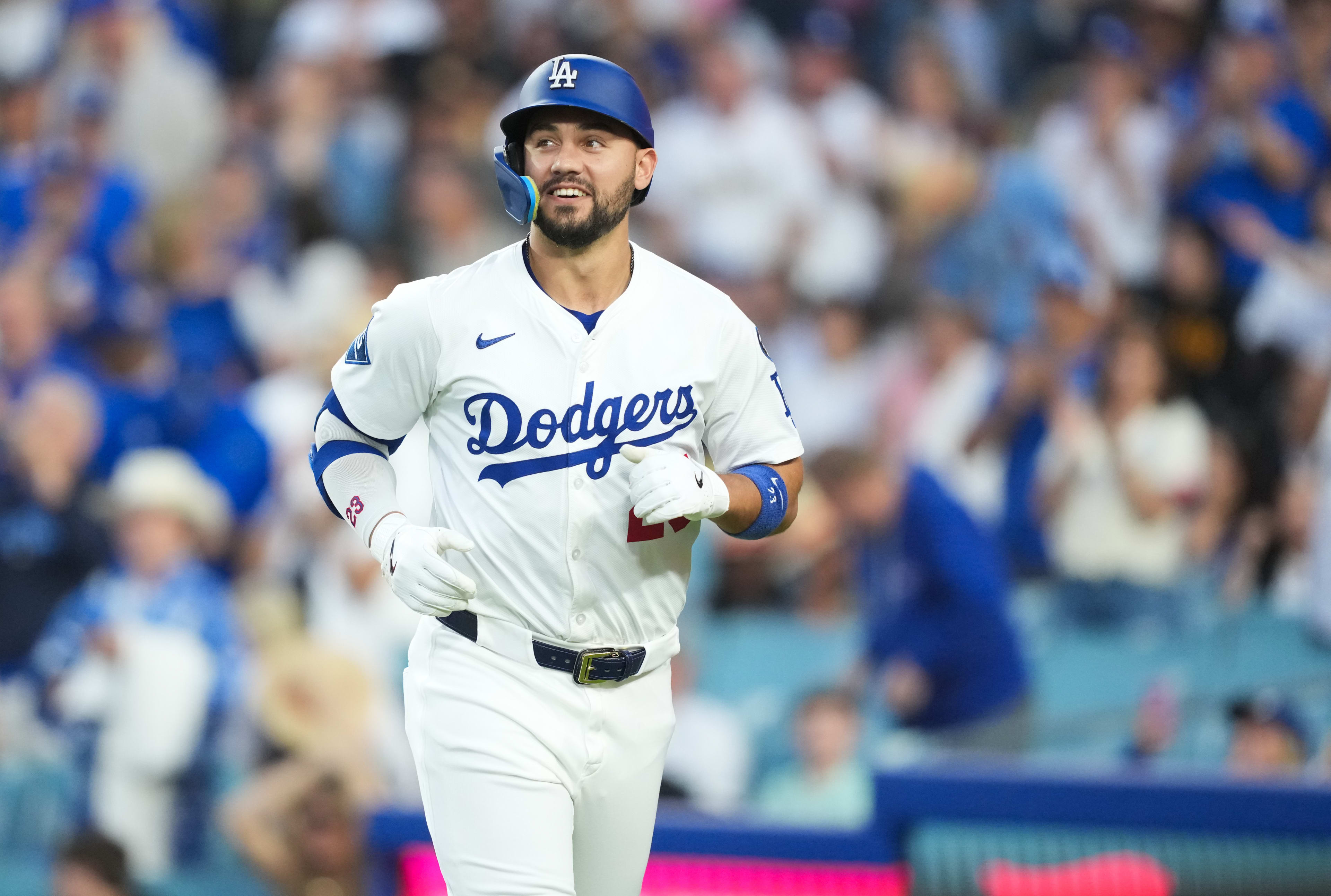 Los Angeles Dodgers left fielder Michael Conforto (23)
