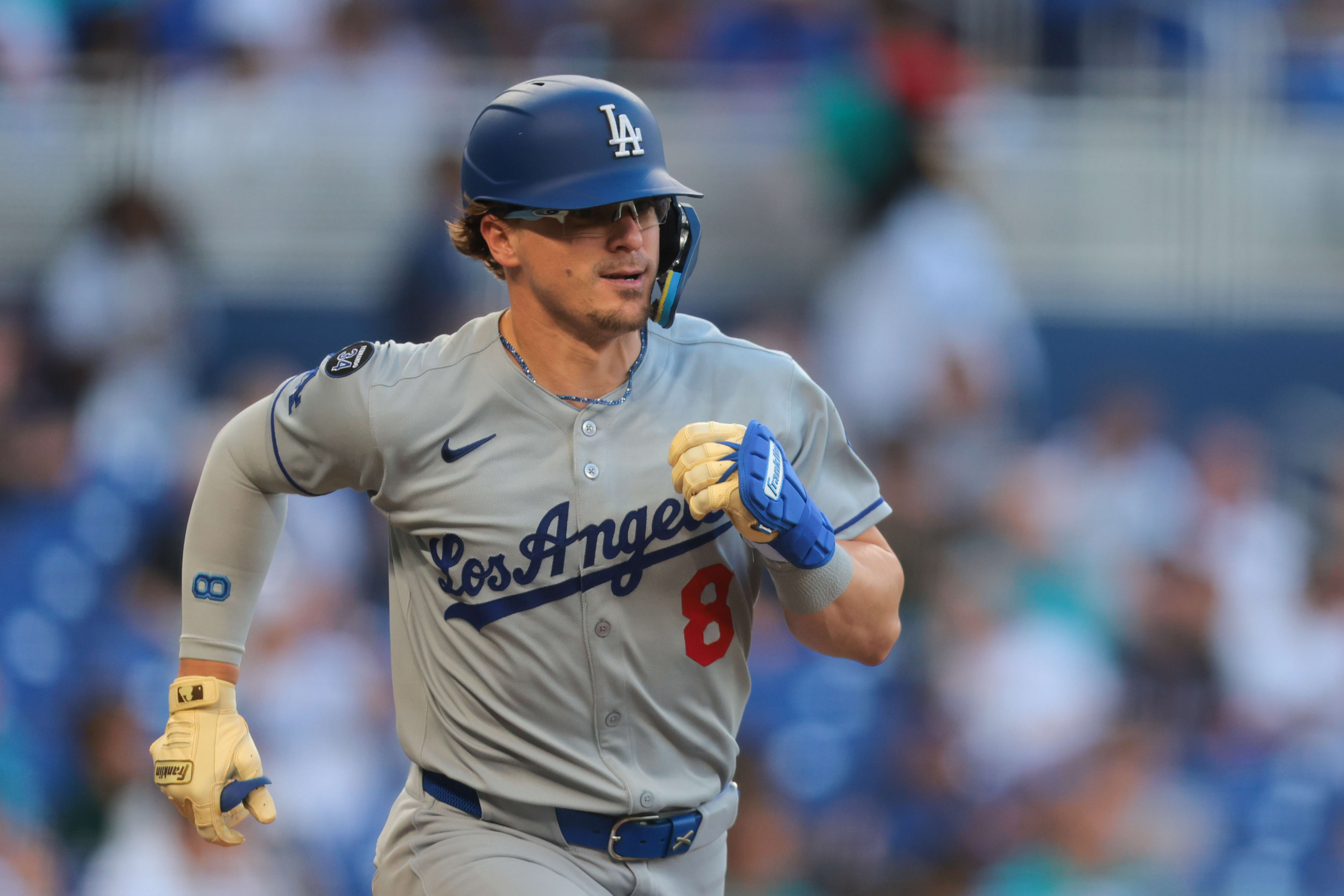 Los Angeles Dodgers first baseman Enrique Hernandez (8)