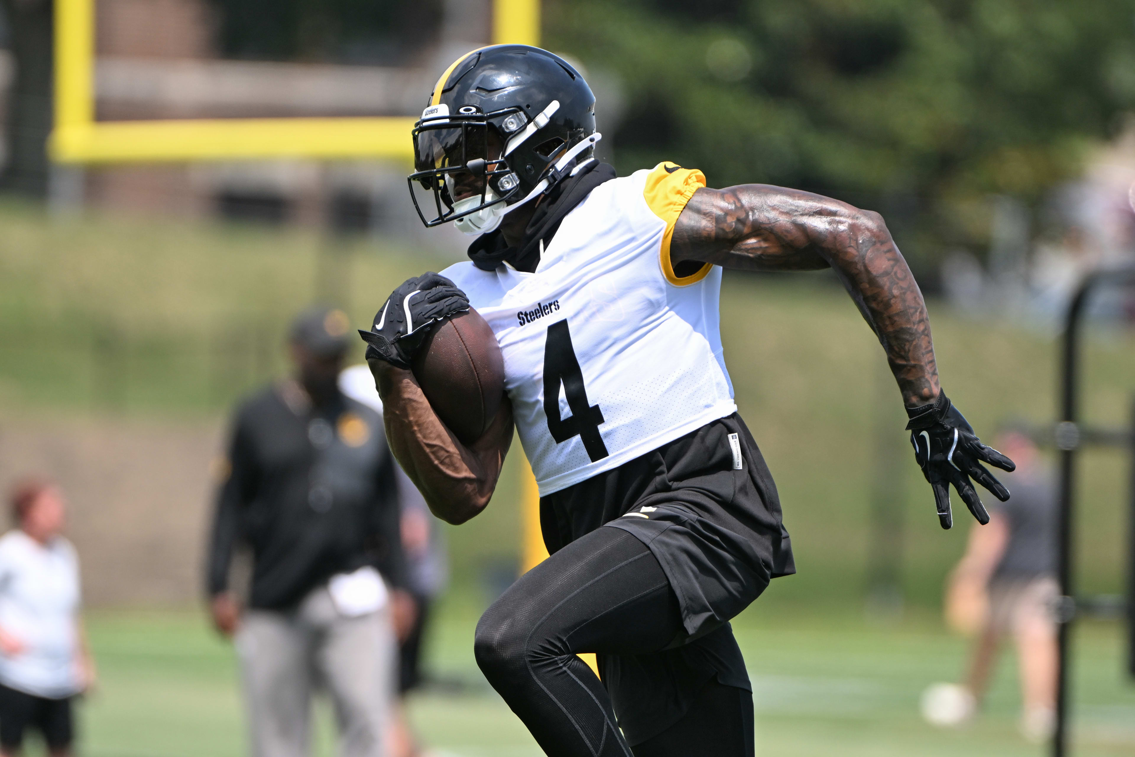 Pittsburgh Steelers wide receiver DK Metcalf (4)