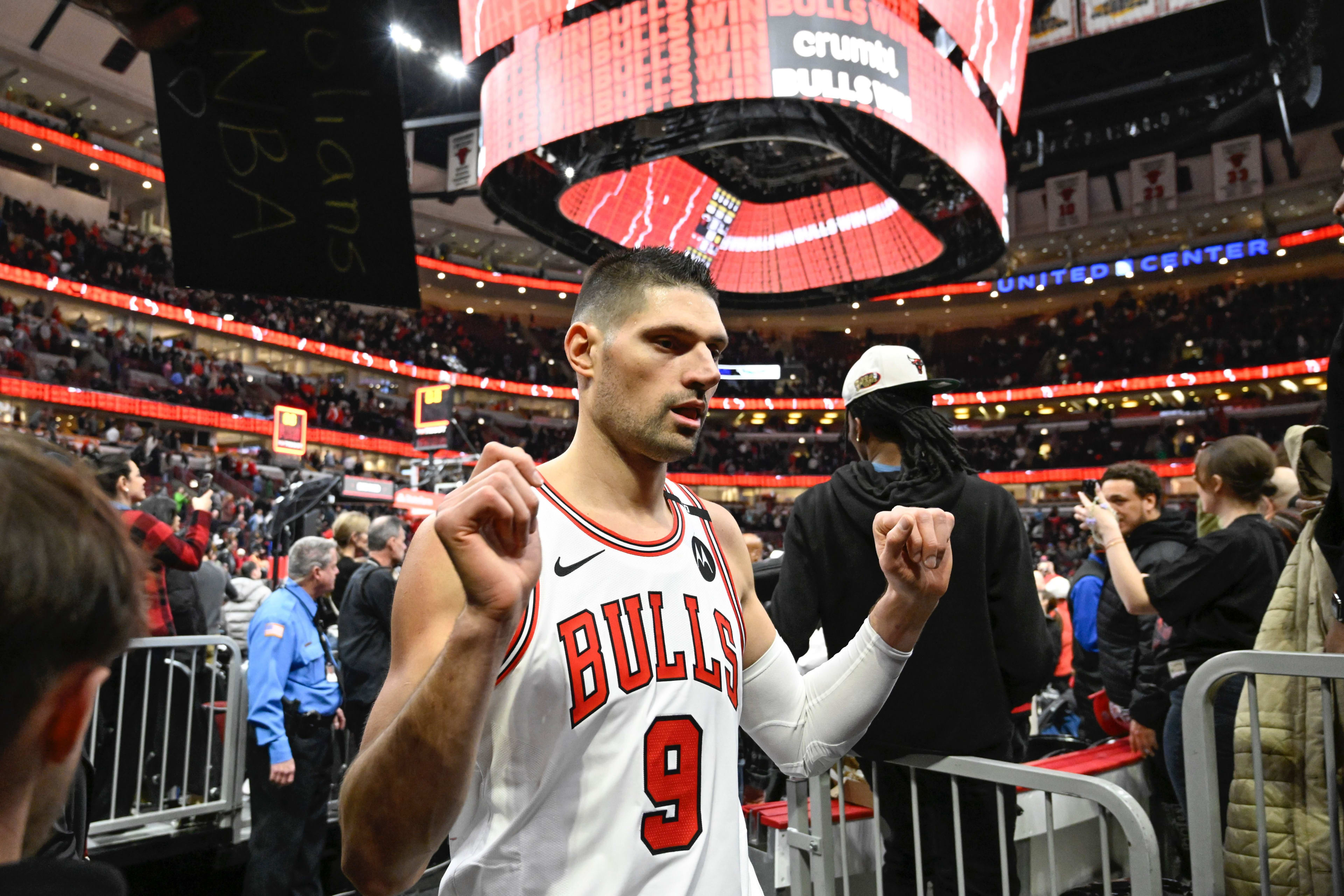 Chicago Bulls center Nikola Vucevic (9).