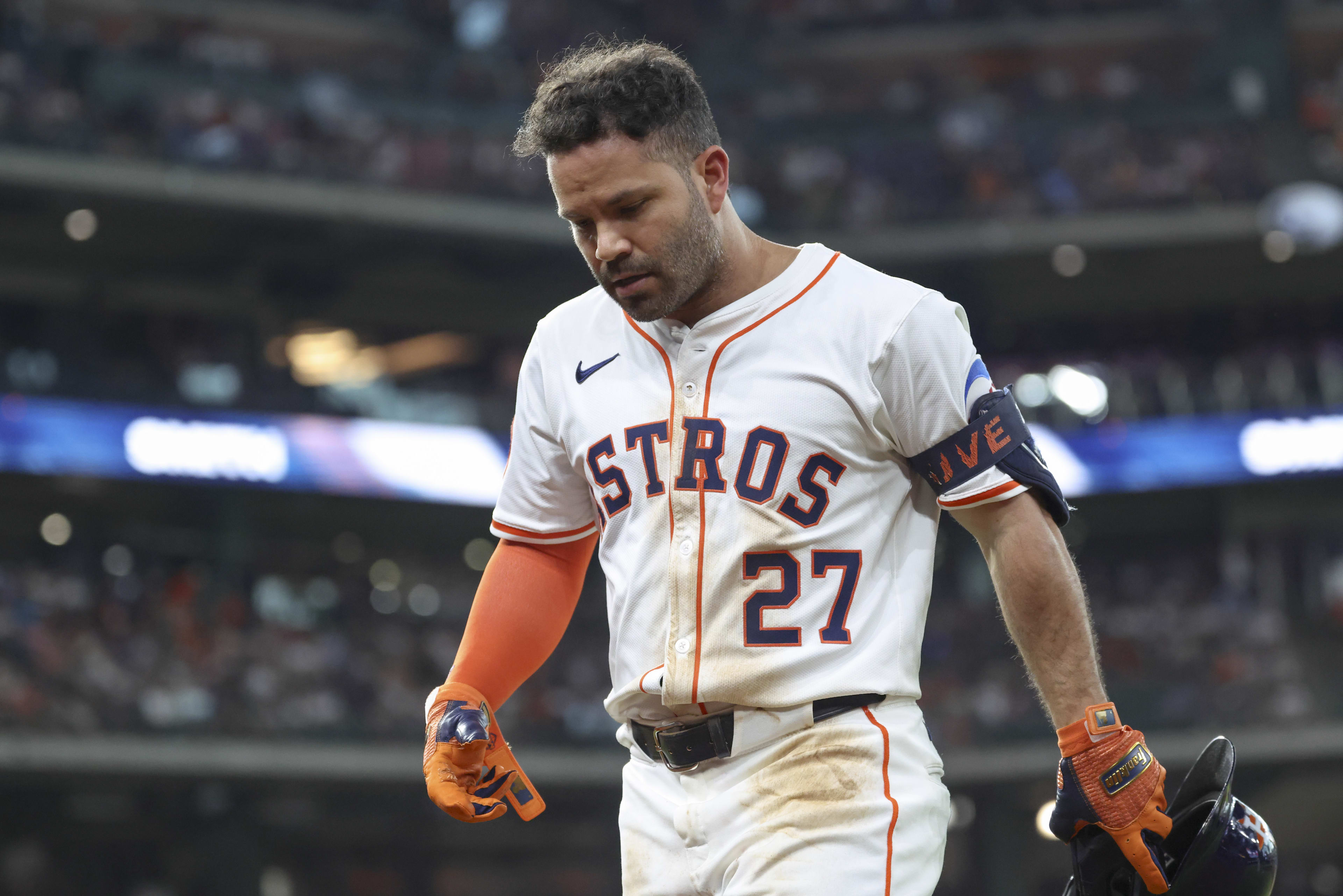 Houston Astros second baseman Jose Altuve (27)