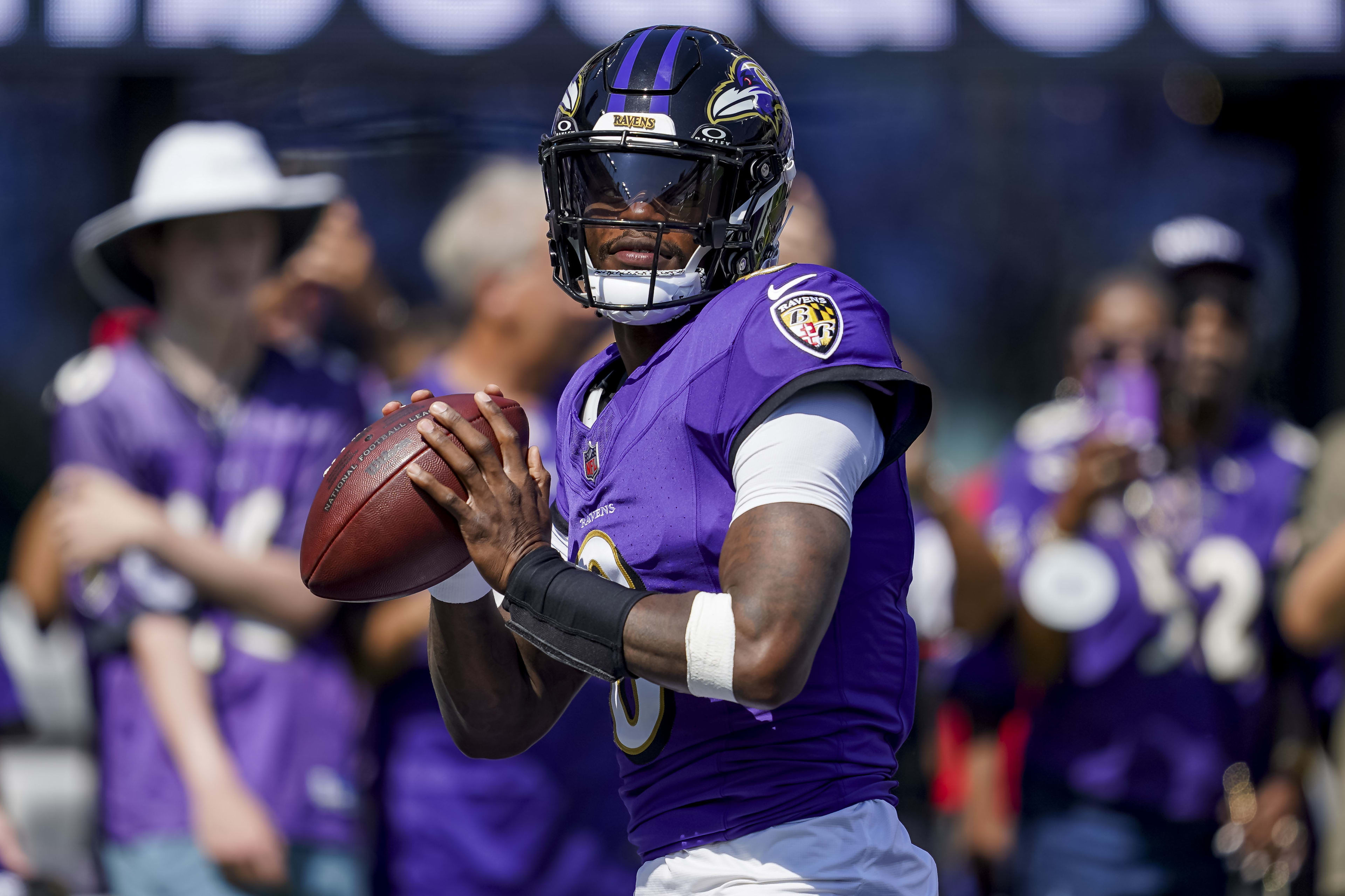 NFL BREAKING NEWS: Baltimore Ravens just won easily, which was called "the biggest bang" of the season by the US media, when the Ravens not only defeated a heavyweight opponent but also sent a challenge to the entire NFL. Former coach Brian Billick: "If they continue to play like this, the Lombardi Trophy will definitely belong to the Ravens!".D