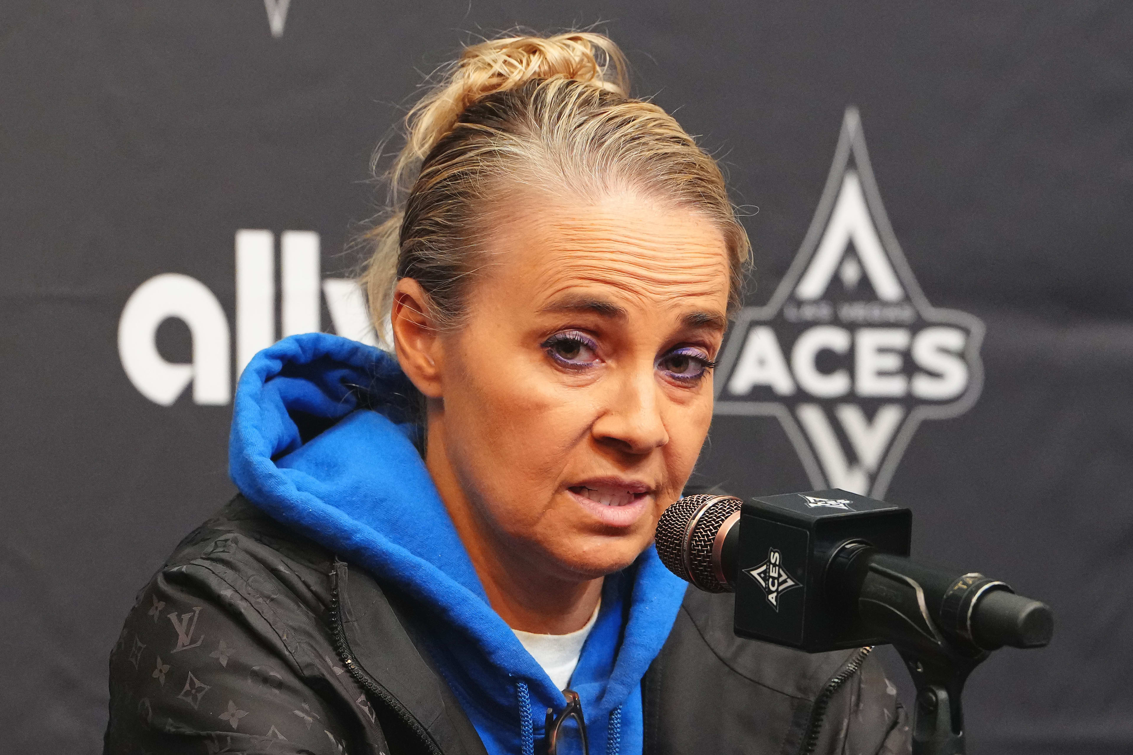 Las Vegas Aces' Becky Hammon Sends Strong Message About Indiana Fever After  Game 1 Loss - Athlon Sports