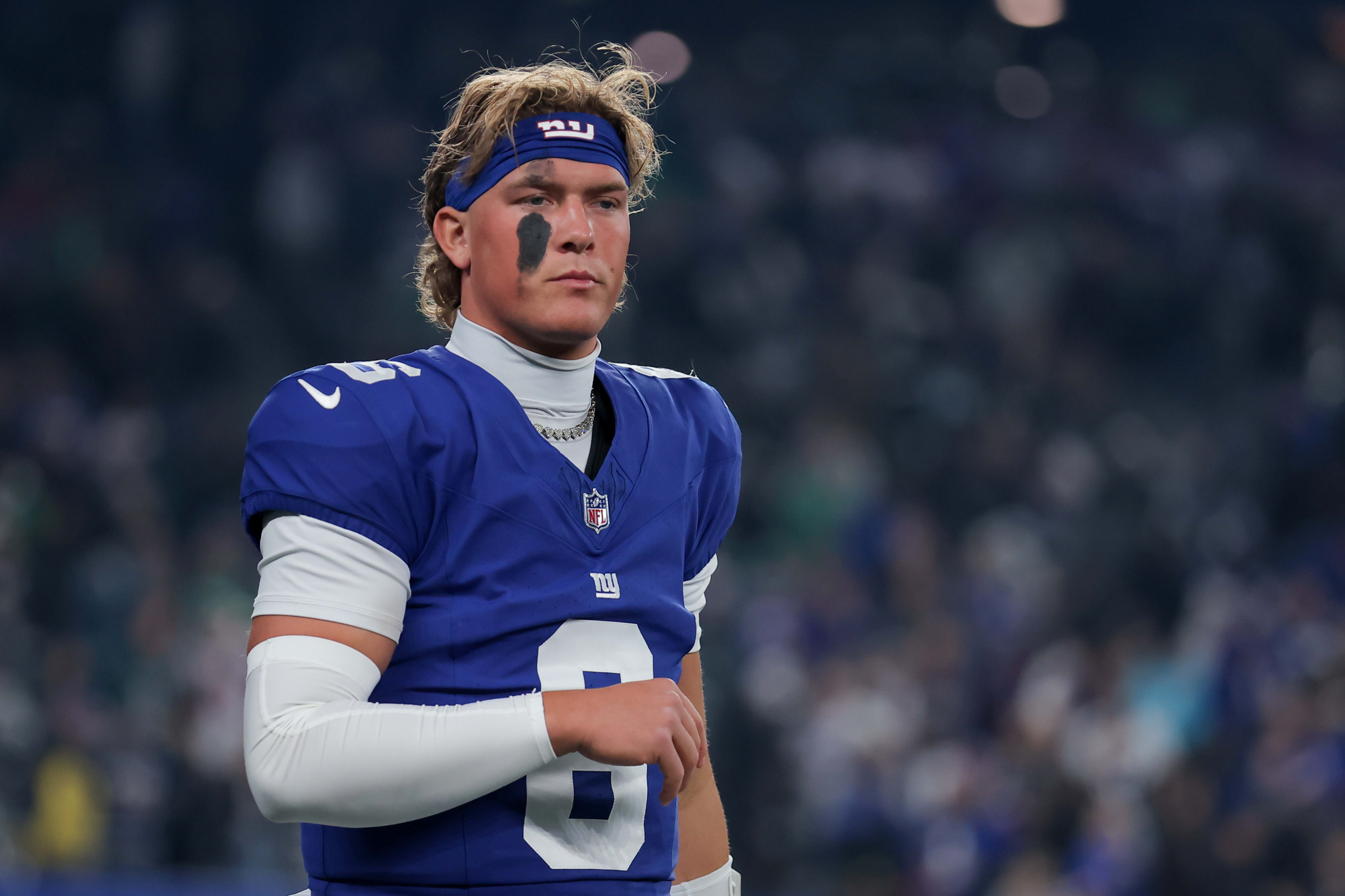 Giants QB Jaxson Dart Forced to Exit Eagles Game With Head Injury - Athlon  Sports
