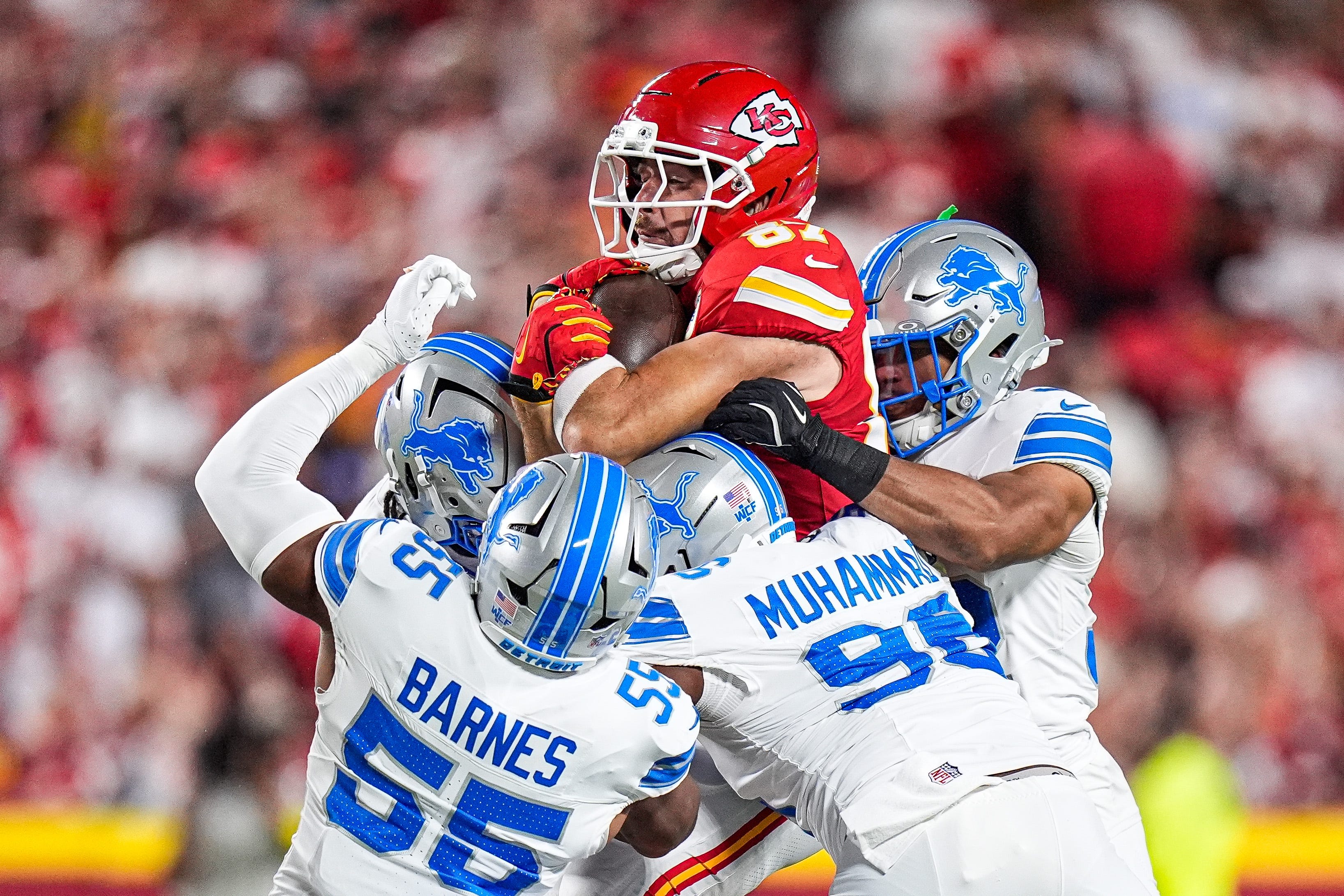 Kansas City Chiefs tight end Travis Kelce (87) makes a catch for a first down against Detroit Lions.