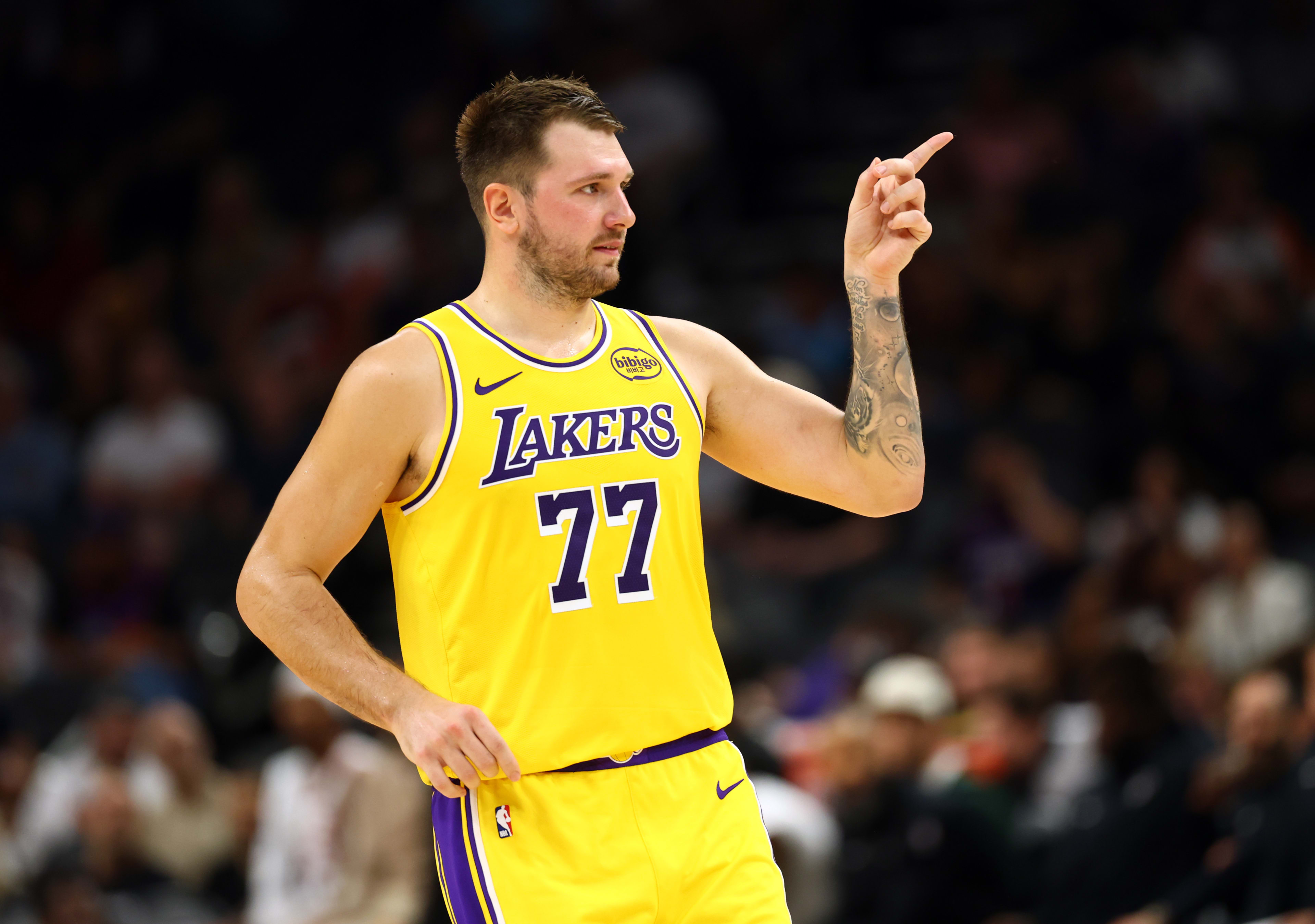 Los Angeles Lakers guard Luka Doncic (77)