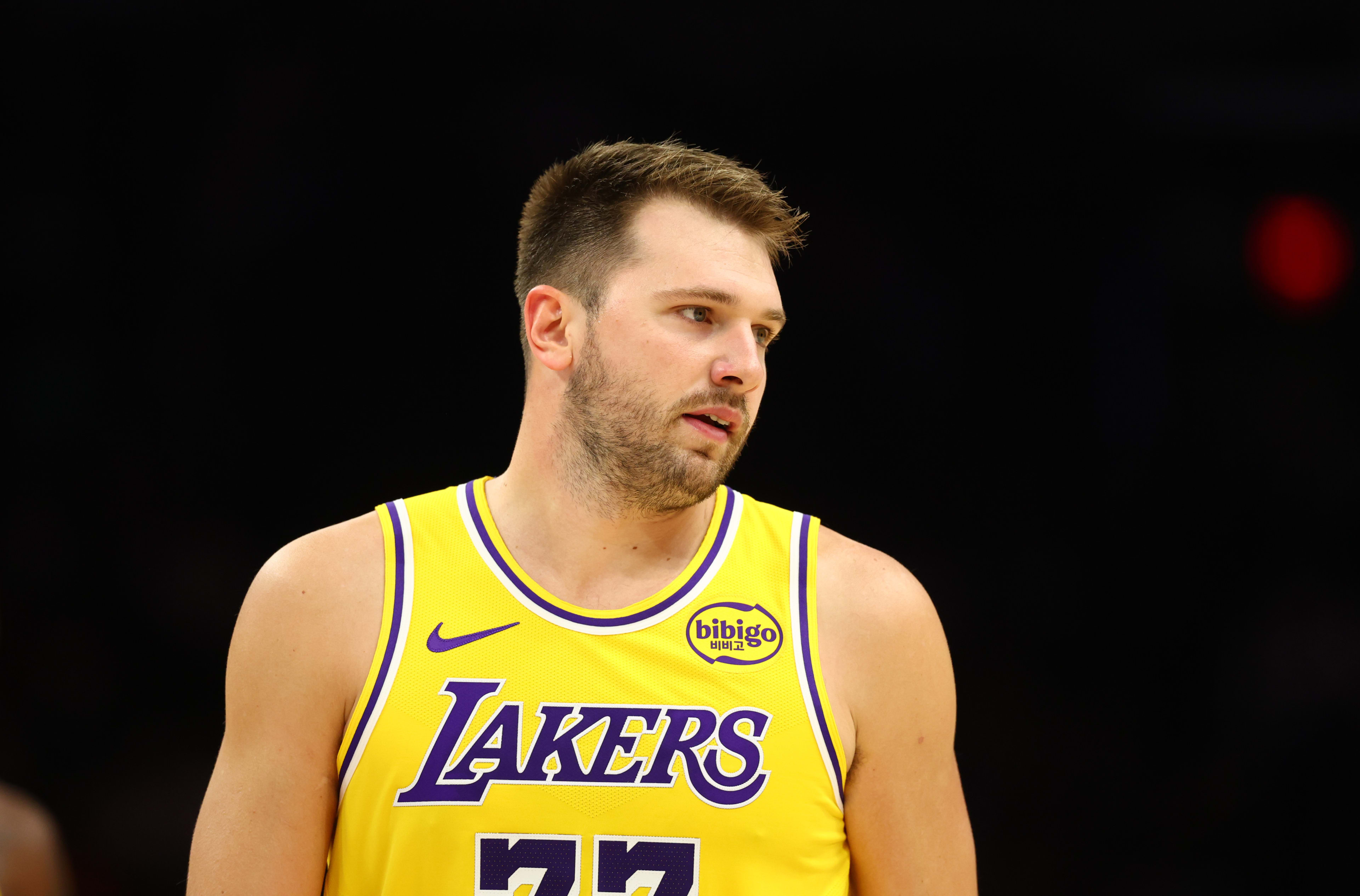 Los Angeles Lakers guard Luka Doncic (77)