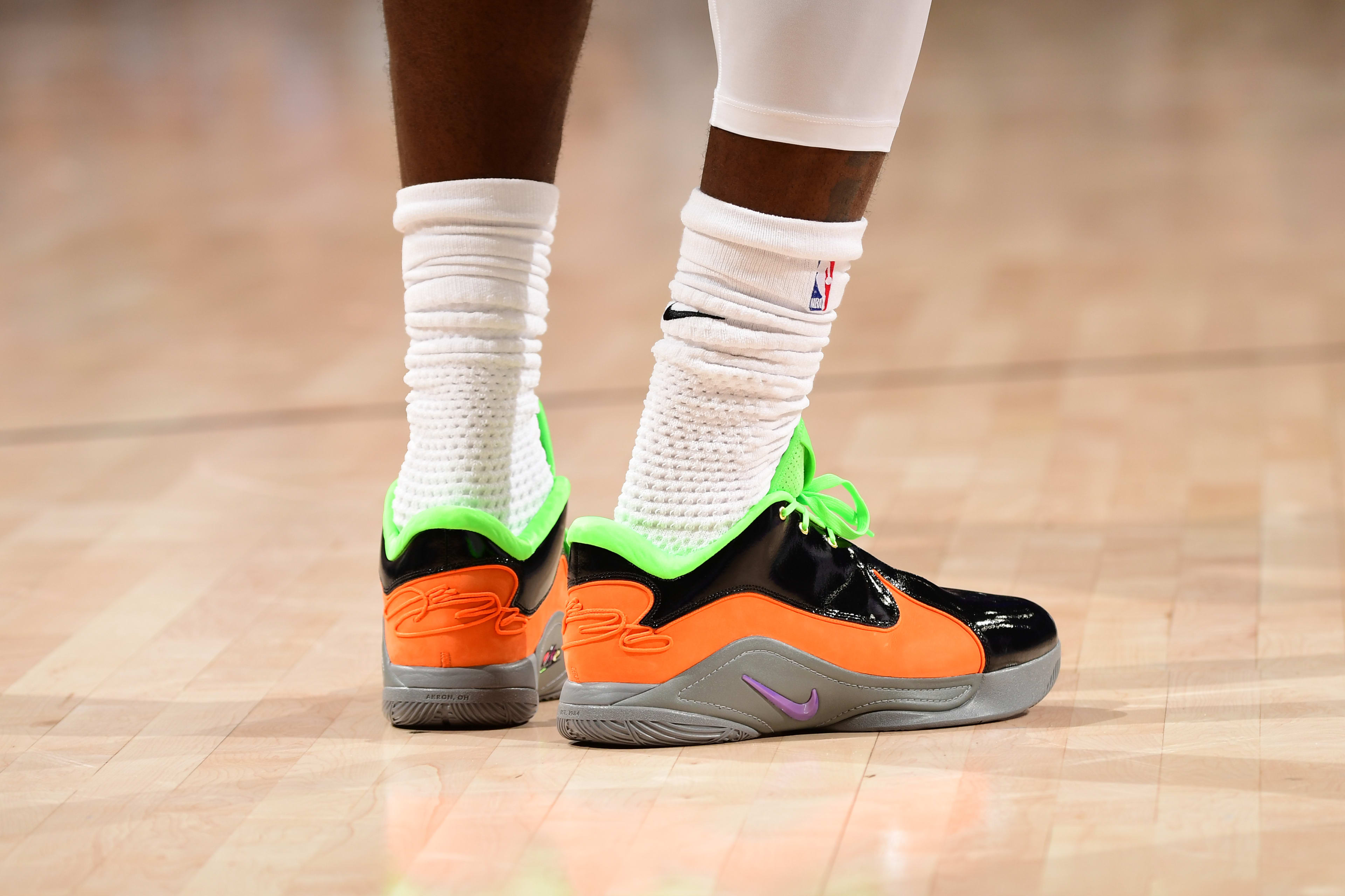 lebron james pe shoes