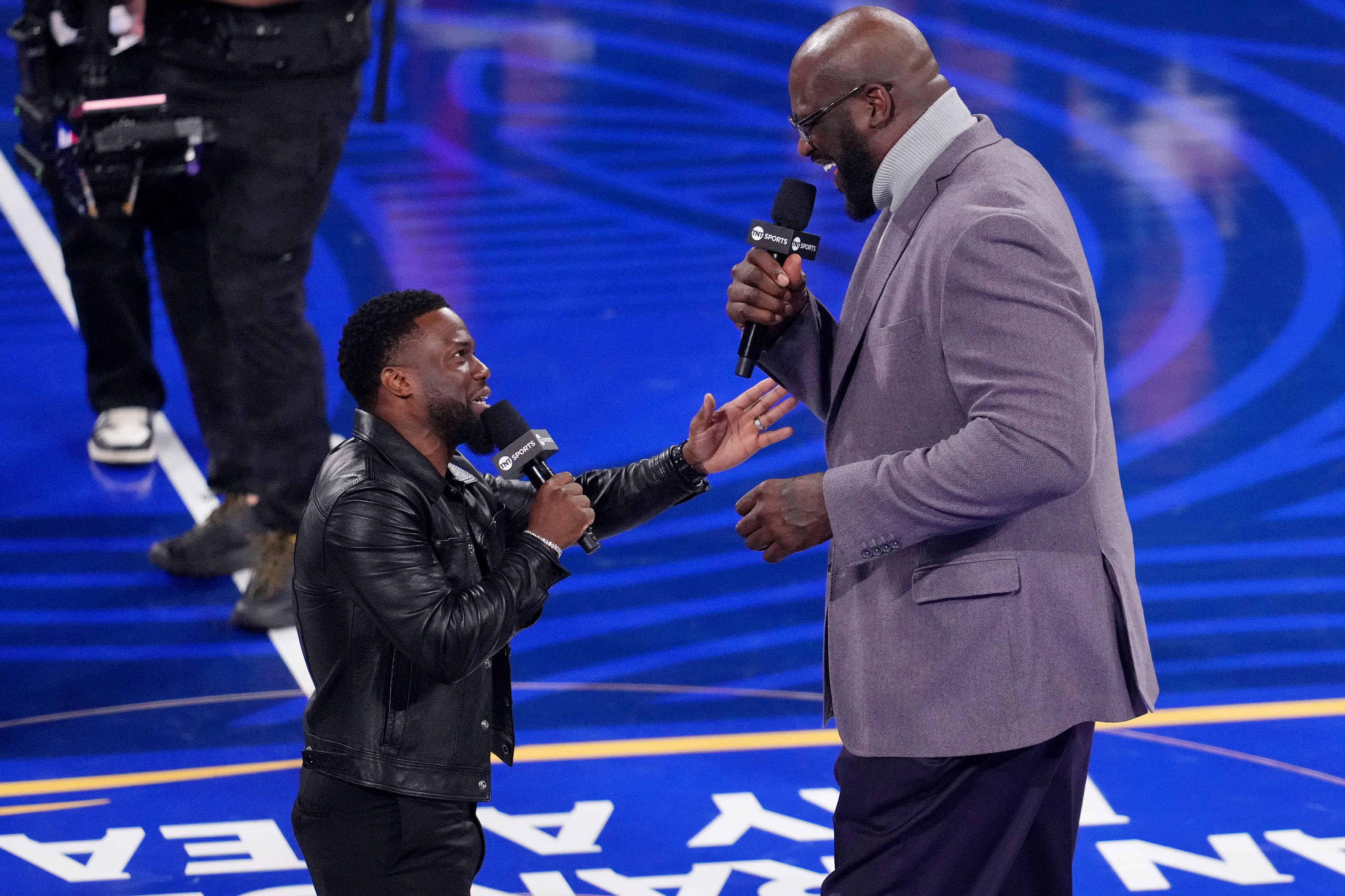 Shaq's got The Rock looking like Kevin Hart standing next to him 😂, image size:3428x2285